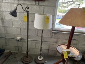 MARBLE POLE FLOOR LAMP WITH CLAWFOOT