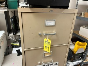 FILE CABINET WITH 4 DRAWERS