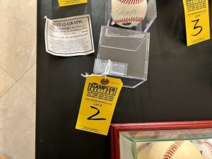 AUTOGRAPHED BALL - KEN GRIFFEY JR (CERTIFICATE OF AUTHENTICITY)