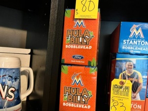 ASSORTED BOBBLE HEADS - HULA BOBBY