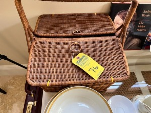 SEWING BASKET WITH CONTENTS (SEWING SUPPLIES)
