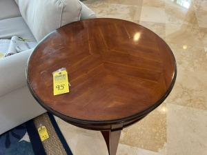 AB ACCENTS ROUND TABLE WITH 3 LEGS - 28'' ROUND x 31''H