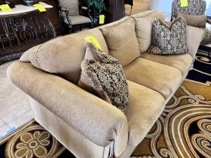 FULLY UPHOLSTERED HIGH END SOFA WITH TASSELS & EXQUISITE GOLD FABRIC & 2 THROW PILLOWS - 90''W