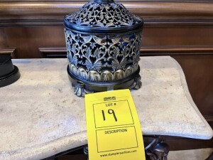 COVERED CENTERPIECE ON 4 FEET - 10'' ROUND
