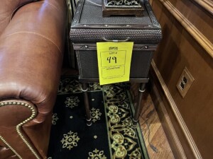 LAMP TABLE WITH LIFTING LID / HINGED TOP - 14'' SQUARE