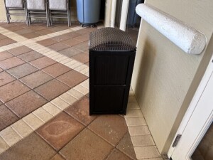 SMALL TRASH RECEPTACLES WITH LIDS