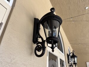OUTDOOR WALL MOUNT CARRIAGE LAMPS / SCONCES