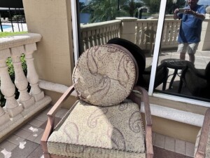 22'' ROUND OUTDOOR TABLE WITH 2 CLUB CHAIRS
