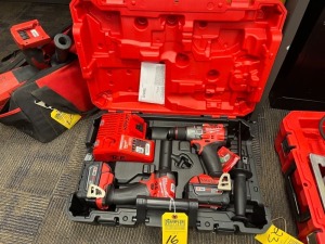 MILWAUKEE M18 FUEL KIT - 1/2'' DRILL / 1/4'' IMPACT DRIVER / CHARGER / BATTERY (NEW IN BOX)