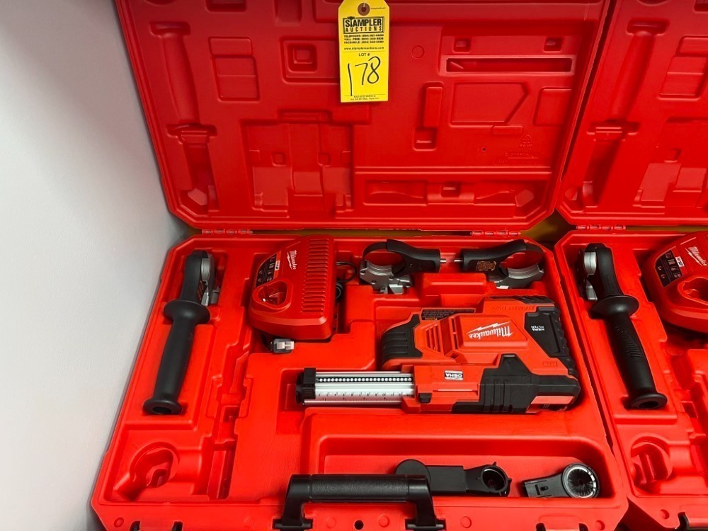 MILWAUKEE M12 UNIVERSAL HAMMER VAC DUST EXTRACTOR WITH CHARGER & CASE ...