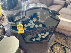 ORIENTAL MOTIF CERAMIC DECOR