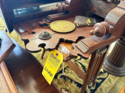 WOOD TABLE WITH LEAVES