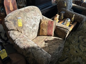 OVERSIZED UPHOLSTERED CHAIRS