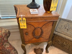 ANTIQUE WOOD END TABLE WITH CABINET