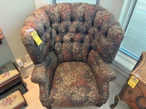 UPHOLSTERED ARM CHAIR