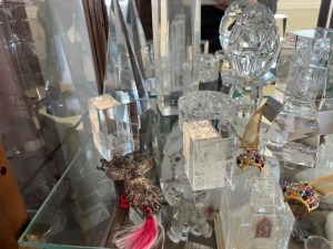 ASSORTED GLASS MEMORABILIA