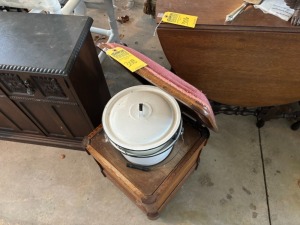 ANTIQUE WOOD COMMODE - 17x15x15