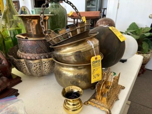 ASSORTED BRASS POTS, BUCKETS, DECOR, ETC