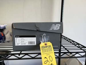 MENS NEW BALANCE SNEAKERS - SIZE 13 MEDIUM (NEW IN BOX)