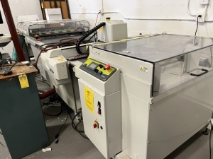 ESKO KONGSBERG i-XE CUTTING TABLE WITH COMPUTER & BLOWER - SERIAL No. 80-5475