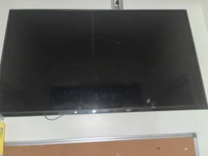 VIZIO 40'' FLAT SCREEN TELEVISION