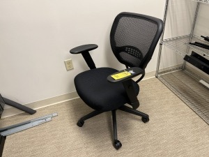 ROLLING OFFICE CHAIR