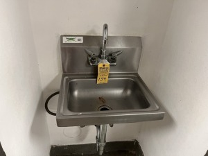 REGENCY STAINLESS STEEL SINK ***BUYER MUST SHUT OFF WATER PRIOR TO REMOVAL AND CAP LINES***