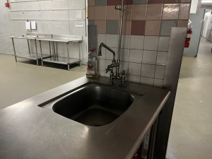 STAINLESS STEEL HAND SINK ***BUYER MUST SHUT OFF WATER PRIOR TO REMOVAL AND CAP LINES***