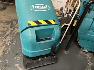 TENNANT 1530 FLOOR CLEANER