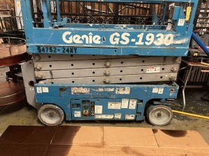 GENIE GS1430 SCISSOR LIFT (OIL LEAK)