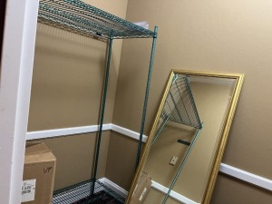 METRO RACK WITH CONTENTS OF ROOM - MIRROR, PLASTIC PIGGY BANKS, WOOD BOXES, ETC (PARLOR 2)