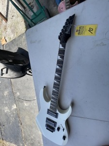 GIO IBANEZ ELECTRIC GUITAR (1 BROKEN STRING)