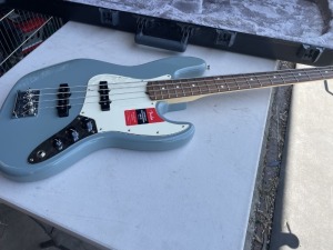 FENDER JAZZ BASS AMERICAN PROFESSIONAL SERIES THE ORIGINAL HAND MADE GUITAR WITH HARD CASE - PLASTIC STILL ON STRING ADJUSTERS & PLASTIC SHEET ON BODY - SERIAL No. US17068640 (LIKE NEW CONDITION)