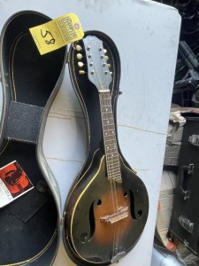 MAYBEB MANDOLIN WITH HARD CASE (MISSING 1 STRING / NUMEROUS SCRATCHES / FAIR CONDITION)