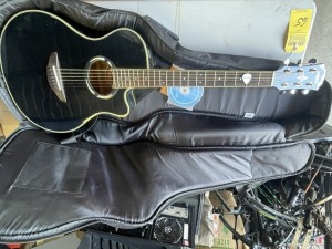 YAMAHA APX500III PERFORMANCE ELECTRIC ACOUSTIC GUITAR WITH SPARE STRINGS, CLOTH STRAP & ROAD RUNNER SOFT CASE (VERY GOOD CONDITION)