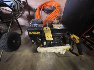 DEWALT DP3100 3100PSI 2.8GPM PRESSURE WASHER WITH HONDA GX200 6.5 ENGINE, WAND, HOSE & 3 TIPS (LIKE NEW CONDITION)