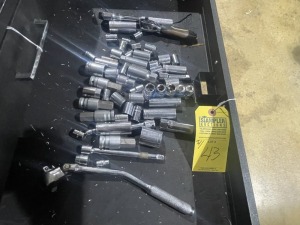 ASSORTED 3/8'' SOCKETS, RATCHETS, ETC (CONTENTS OF 1 DRAWER)