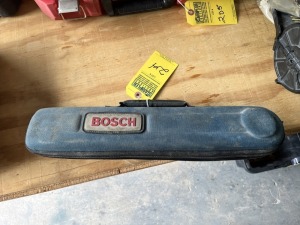 BOSCH DWM40L 0601096639 DIGITAL LEVEL IN SOFT CASE (VERY GOOD CONDITION) ***TOOLS / EQUIPMENT LOCATION***