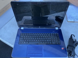 HP PAVILION AMD A4 QUAD-CORE / QTS/SOUND+ / WITH CHARGER / WINDOWS 8 (VERY GOOD CONDITION)