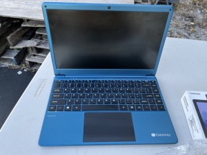 GATEWAY GWTH141-1BL LAPTOP - TUNED BY THX / INTEL CELERON / WITH CHARGER (VERY GOOD CONDITION)