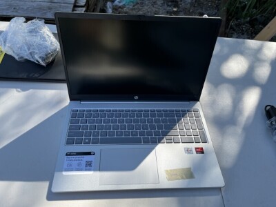 HP 15-FCU105NR LAPTOP - ATHLON SILVER / AMD RADEON GRAPHICS / 15'' SCREEN - SERIAL No. 5CD3296KC9 (VERY GOOD CONDITION)