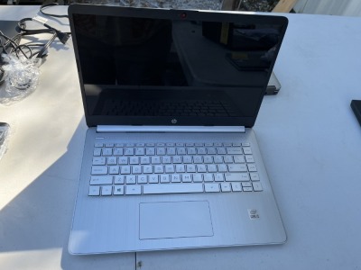 HP 14-DQ1077WM LAPTOP - INTEL CORE i3 / 14'' SCREEN - SERIAL No. 5LD045JF99 (GOOD CONDITION)