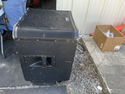 QSC KW SERIES KW181-BK ROLLING SUBWOOFER - SERIAL No. B50160315 (FAIR CONDITION)