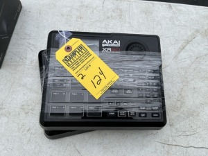 AKAI PROFESSIONAL XR20 BEAT PRODUCTION CENTERS (GOOD CONDITION)