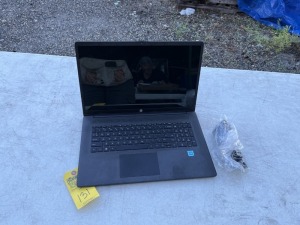 HP 17+-CN300 LAPTOP - INTEL / 17'' SCREEN / WITH ADAPTER - SERIAL No. SCG3353YX5 (VERY GOOD CONDITION)