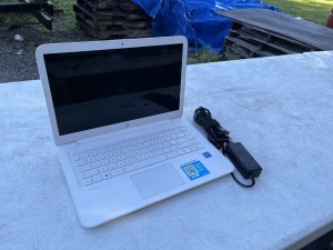 HP RTL8822BE LAPTOP - WHITE / INTEL INSIDE / 13'' SCREEN / ADAPTER (GOOD CONDITION)