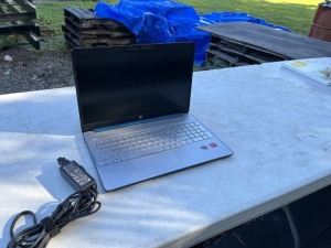 HP LAPTOP - 15'' SCREEN / AMD RADEON GRAPHICS / AMD RYZEN 5000 SERIES 5 (VERY GOOD CONDITION)