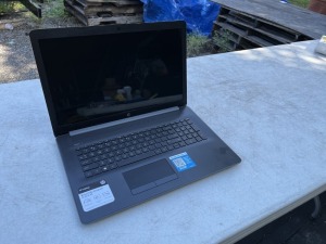 HP 17-CA0095-MT LAPTOP - 17'' DISPLAY / AMD A9 PROCESSOR / NO ADAPTER (VERY GOOD CONDITION)