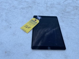 APPLE A1709 TABLET - SERIAL No. DMPVR (CRACKED SCREEN) (POOR CONDITION)