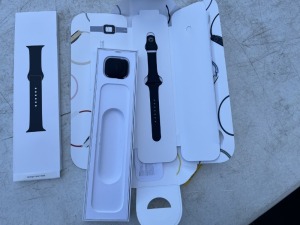 APPLE SERIES 8 WATCH - MIDNIGHT ALUMINUM CASE / MIDNIGHT SPORTS BAND / IN BOX (LIKE NEW CONDITION)